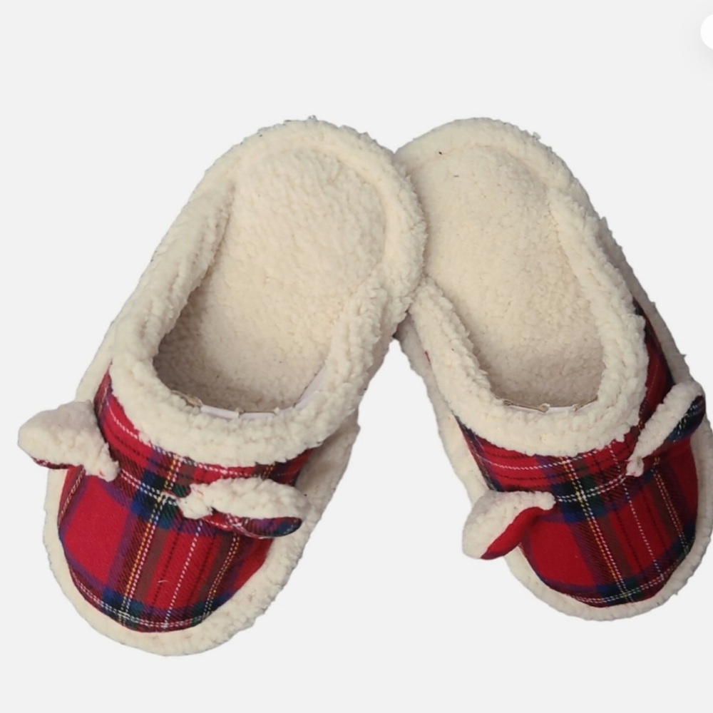 Bee & Willow Plaid Fleece Lined Slippers. Kids slipper